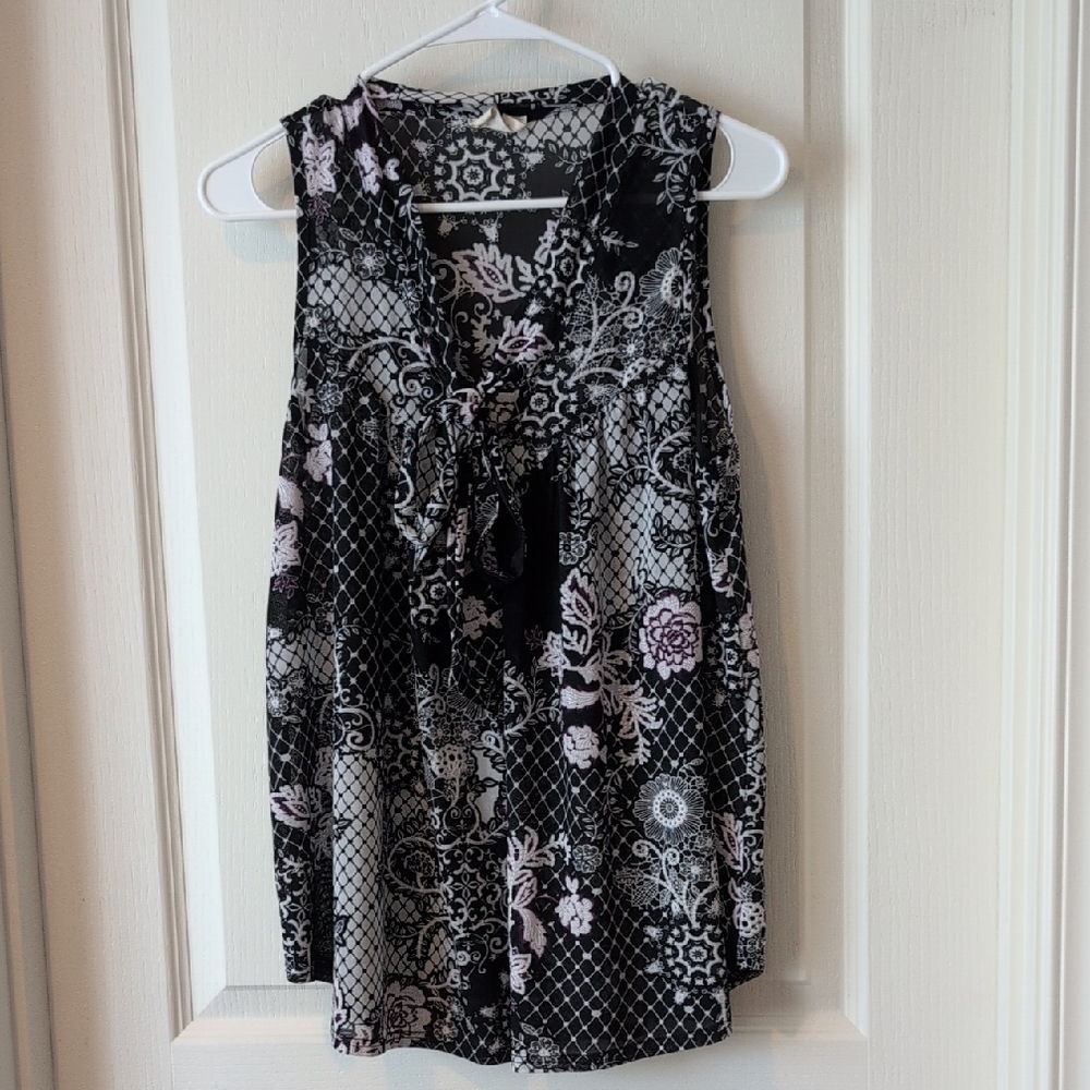 Black and White Sleeveless Tie Front Blouse